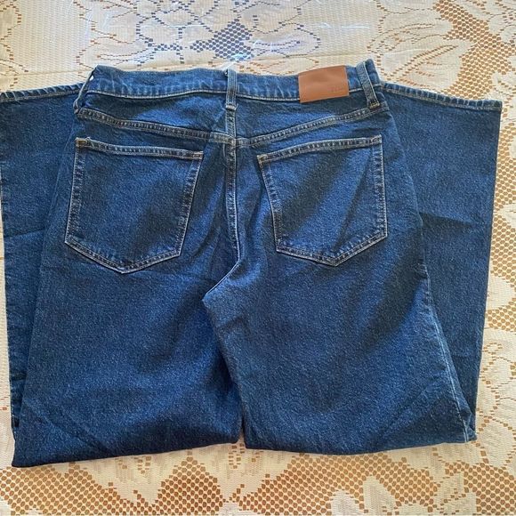 J. Crew • High Rise 90’s Classic Straight Jean in Cooper Square Wash - Picture 7 of 15